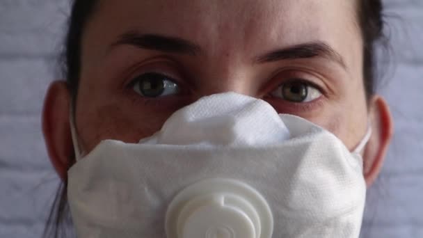 Närbild Kvinnlig Läkare Som Blinkar Med Ögonen Makrovy Kvinnligt Ansikte — Stockvideo