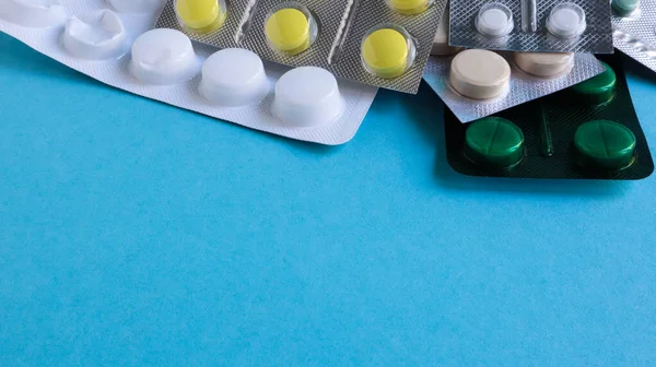 Pillen Capsules Met Medicijn Vitaminen Verpakking Blisterverpakkingen Liggen Tafel Antibiotica — Stockfoto