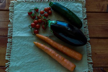 Vejetaryen çorbası hazırlamak için taze çiğ sebze.