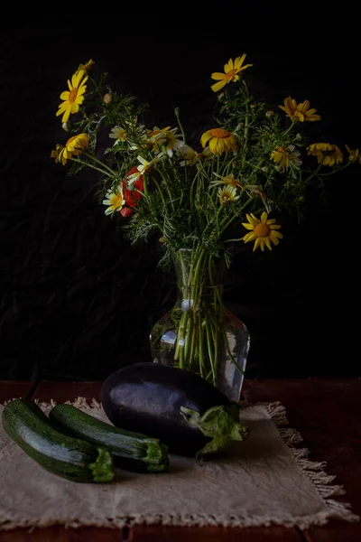 新鲜的季节性生菜 准备素食汤 — 图库照片