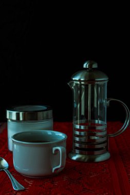 geleneksel cam ve metal çaydanlık ile atıştırmalık