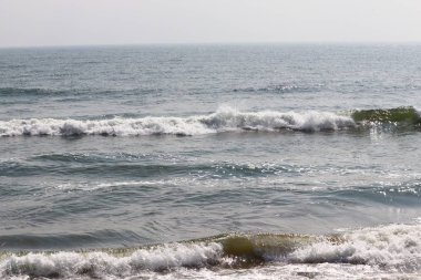 Kum Suyu ve Bulanık arkaplanlı Gökyüzü