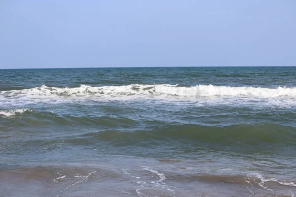 , Wasserwelle auf dem Meer oder Strand — Stockfoto