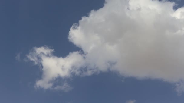 Nuages blancs dans le ciel