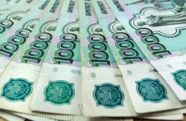 Bin ruble değerinde Rus parası.