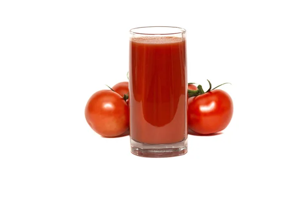 Ein Glas Tomatensaft Und Rote Reife Tomaten Auf Einem Frischen — Stockfoto