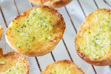 fırında sarımsaklı ekmek