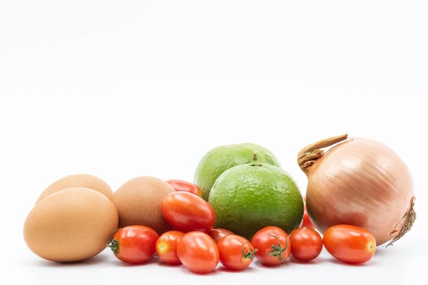 Karışık sebze ve taze yumurta. 