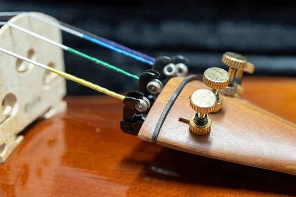 Tahta kemanı kapat.