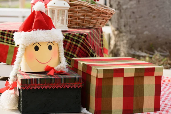 Weihnachten Thema Freien Mit Geschenk Box — Stockfoto
