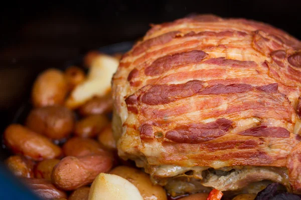 Bacon com carne de porco e legumes — Fotografia de Stock