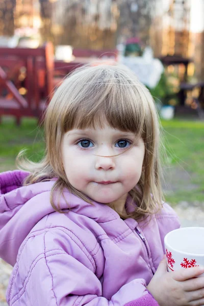 Child girl with a cup of tea — Stock Photo, Image