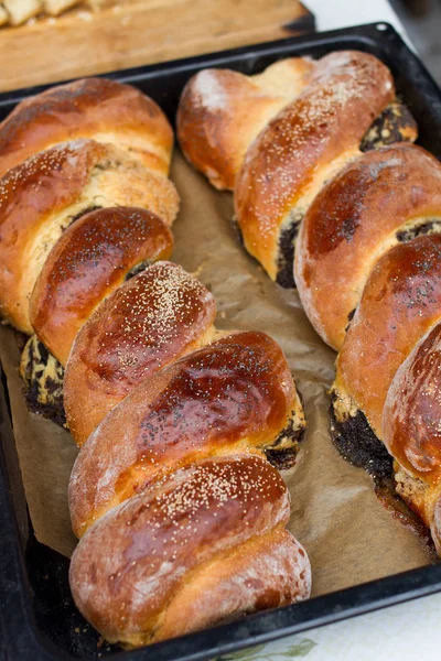 Beigli rulo, haşhaş tohumu ve ceviz ile Macar gıda