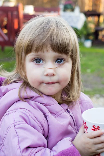 Child girl with a cup of tea — Stock Photo, Image