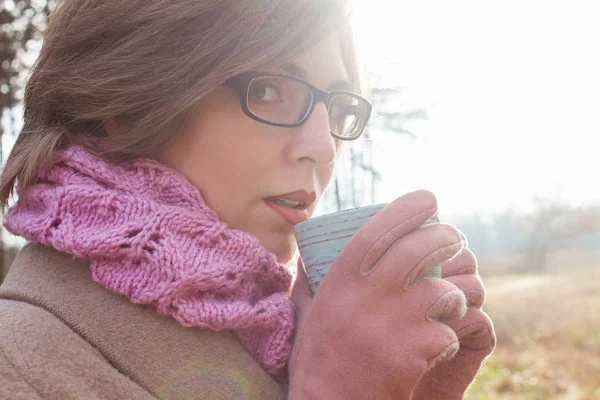 Woman drinking outdoor — Stock Photo, Image