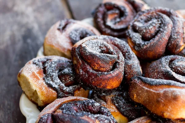 tatlı rulo tarçın ve çikolata ile