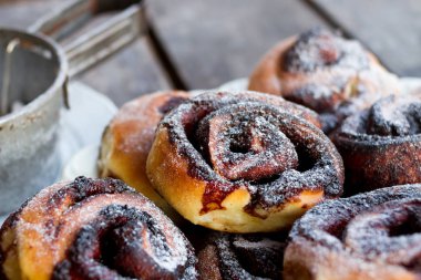 tatlı rulo tarçın ve çikolata ile