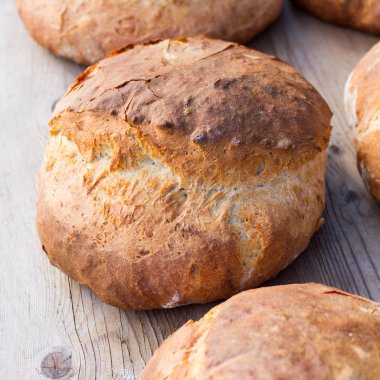 Taze ev yapımı ekmek.