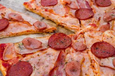 köfte ve pastırma pizza