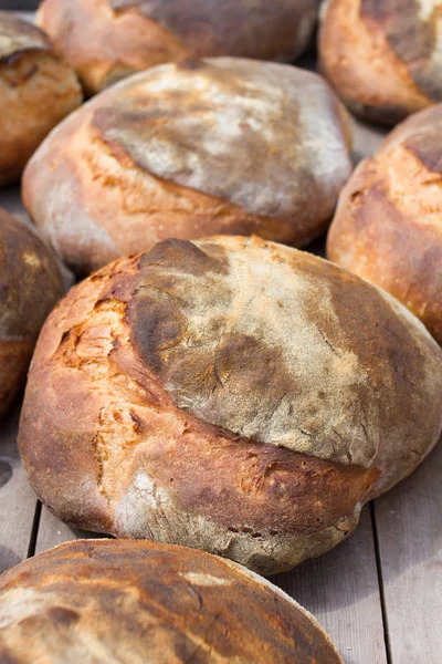 Vers zelfgemaakt brood — Stockfoto