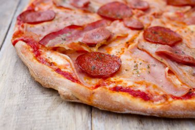 köfte ve pastırma pizza