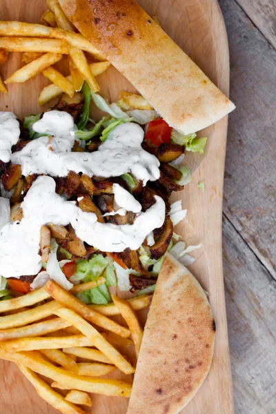 Griek gyros op een bord — Stockfoto