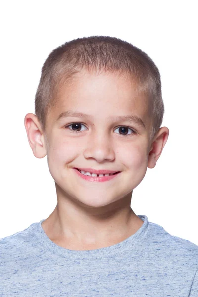 Portret chłopca uśmiechnięty, mały ząb — Zdjęcie stockowe