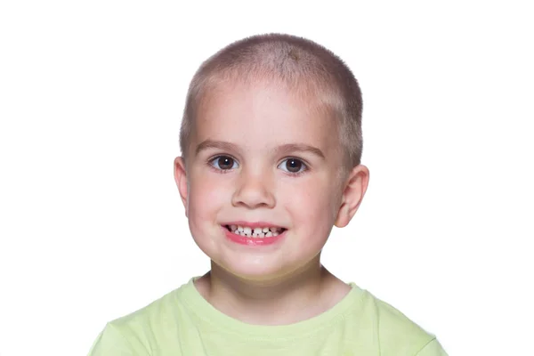 Dreng åbne sin mount for at vise de rene tænder - Stock-foto
