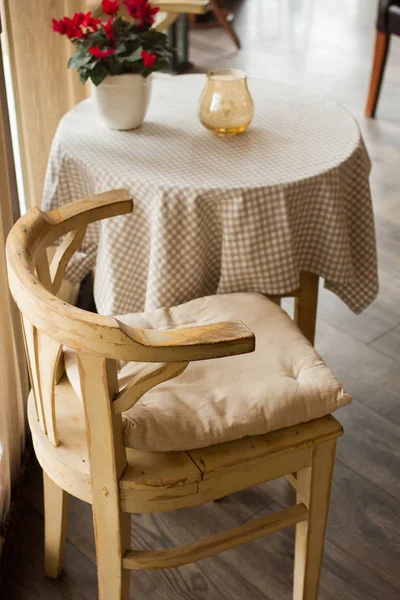 Mesa de café e cadeira vintage — Fotografia de Stock