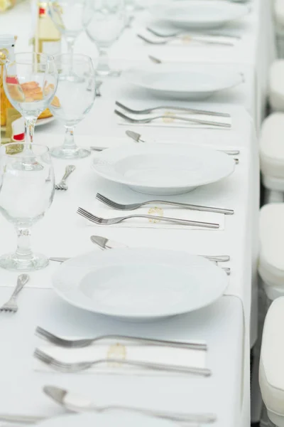 Juego de mesa elegante para una cena de boda — Foto de Stock