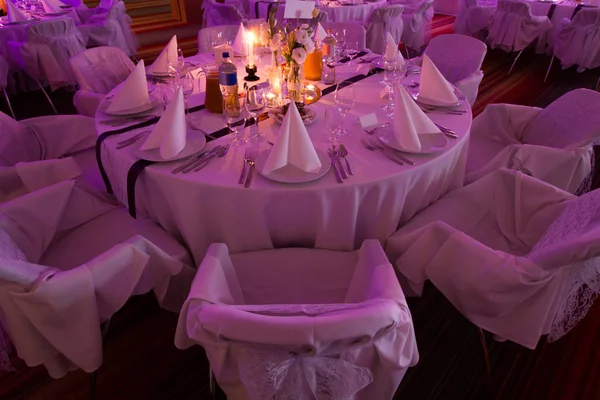 Wedding napkin on plate — Stock Photo, Image