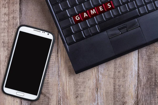 Teclado Portátil Blanco Botones Juegos Mesa Madera Fondo Con Teléfono — Foto de Stock