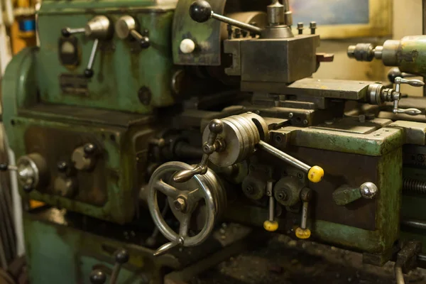 Fabrikadaki Torna Makinesinin Ayrıntıları — Stok fotoğraf