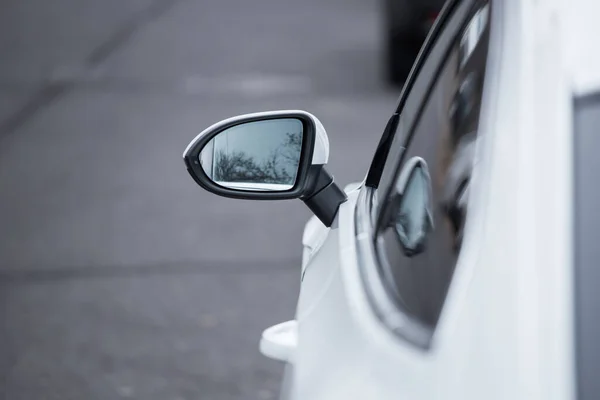 Zijspiegel Close Details Van Witte Auto — Stockfoto