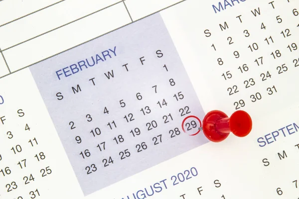 Een kalender op 29 februari op een schrikkeljaar, schrikkeldag — Stockfoto