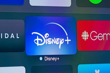 Calgary Alberta, Kanada. Şubat 02 2020. Elma TV 'de güncellenmiş yeni bir Disney Plus uygulaması.