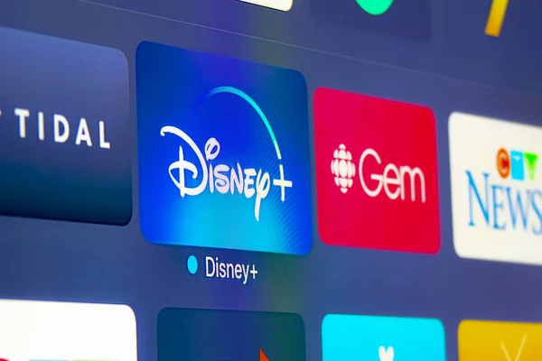 Calgary Alberta, Kanada. Şubat 02 2020. Elma TV 'de güncellenen Disney Plus uygulamasının yan görüntüsü