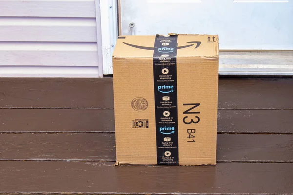 Calgary Alberta Canada April 2020 Amazon Prime Deliver Box Home — Stock Photo, Image