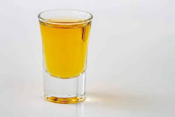 Горизонтальный Вид Напитка Белом Фоне — стоковое фото