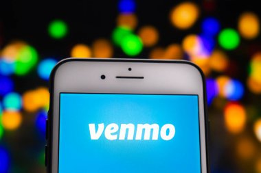 Calgary, Alberta, Kanada. 21 Mayıs 2020. Ekranında Venmo logosu olan beyaz bir iPhone.