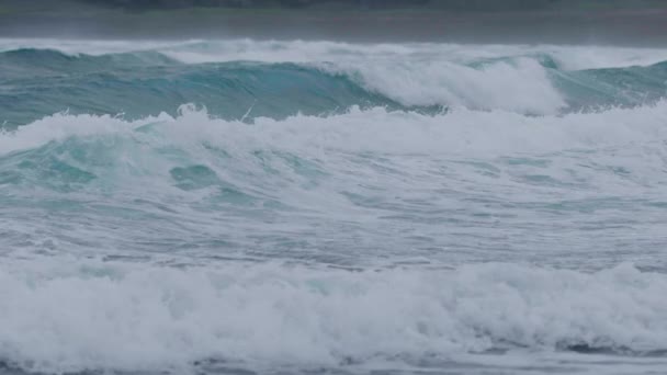 Gran Ola Pesada Rompiendo Arrecife Poco Profundo Movimiento Lento — Vídeos de Stock