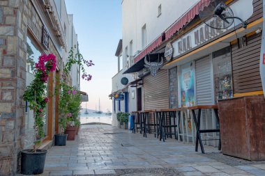 Bodrum Pub Caddesi, Bodrum / Türkiye - 27 Eylül 2019: Pub Caddesi Bodrum Kasabası 'nın en popüler caddesi