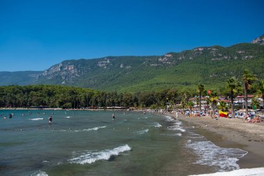 Akyaka, Mugla / Türkiye - Eylül 2019: Türkiye 'nin Mugla ilçesinin Akyaka köyünün merkezinde Akyaka plajı.