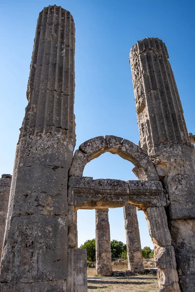 Γαλάζιο Ουρανό Μαρμάρινες Κολώνες Του Ναού Της Tyche Θεά Της — Φωτογραφία Αρχείου