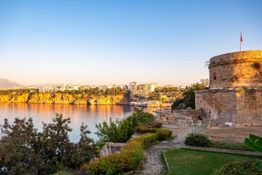 Antalya, Türkiye. Eylül 2019: Antalya (Kaleici), Türkiye. Eski Antalya ilçesi Türkiye 'de popüler bir turizm beldesi.