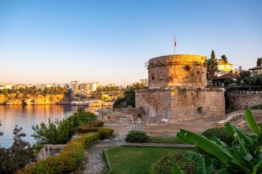 Antalya, Türkiye. Eylül 2019: Antalya (Kaleici), Türkiye. Eski Antalya ilçesi Türkiye 'de popüler bir turizm beldesi.