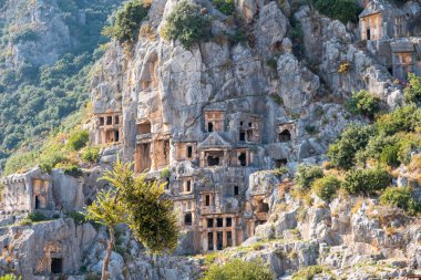 Myra Antik Kenti Lycia 'da taş yontulmuş mezarlar. Antalya Türkiye 'yi Dehşet