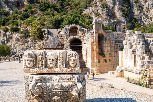 Antik Myra Şehri Türkiye Antik Şehir Kaya Mezarları Yardım Maskeleriyle — Stok fotoğraf