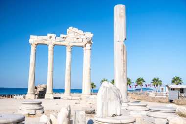 Apollon tapınağı antik kalıntıları. Türkiye 'nin Antalya kenti yakınlarında Apollon Tapınağı
