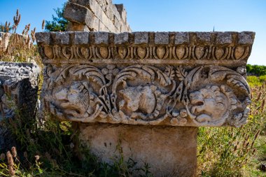 Eski kentin kalıntıları Olba (Uzunaburc) - Mersin, Türkiye. Uzunaburc, Helenistik dönemde Olba Krallığının ibadet yeri